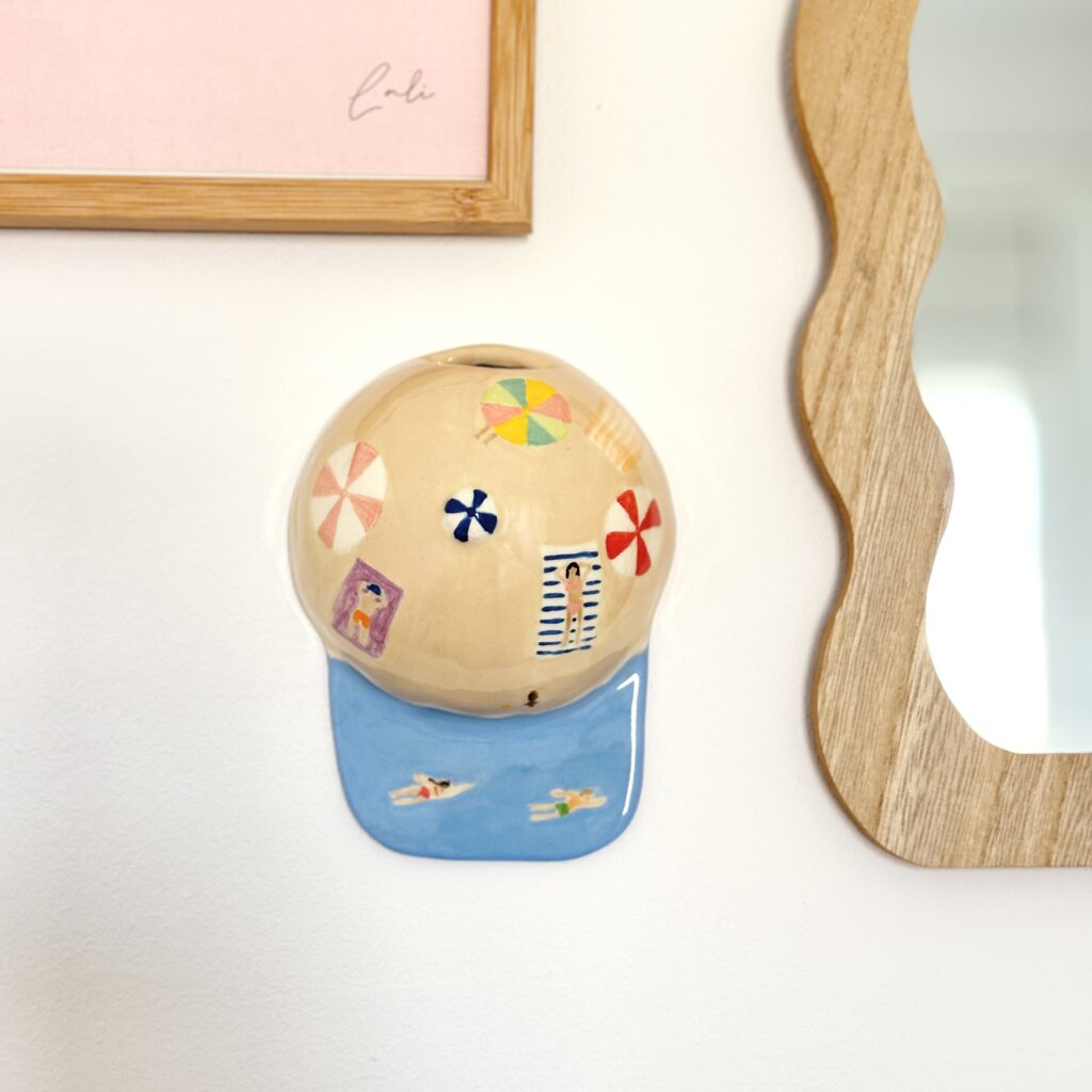 Gorra ceramica mural